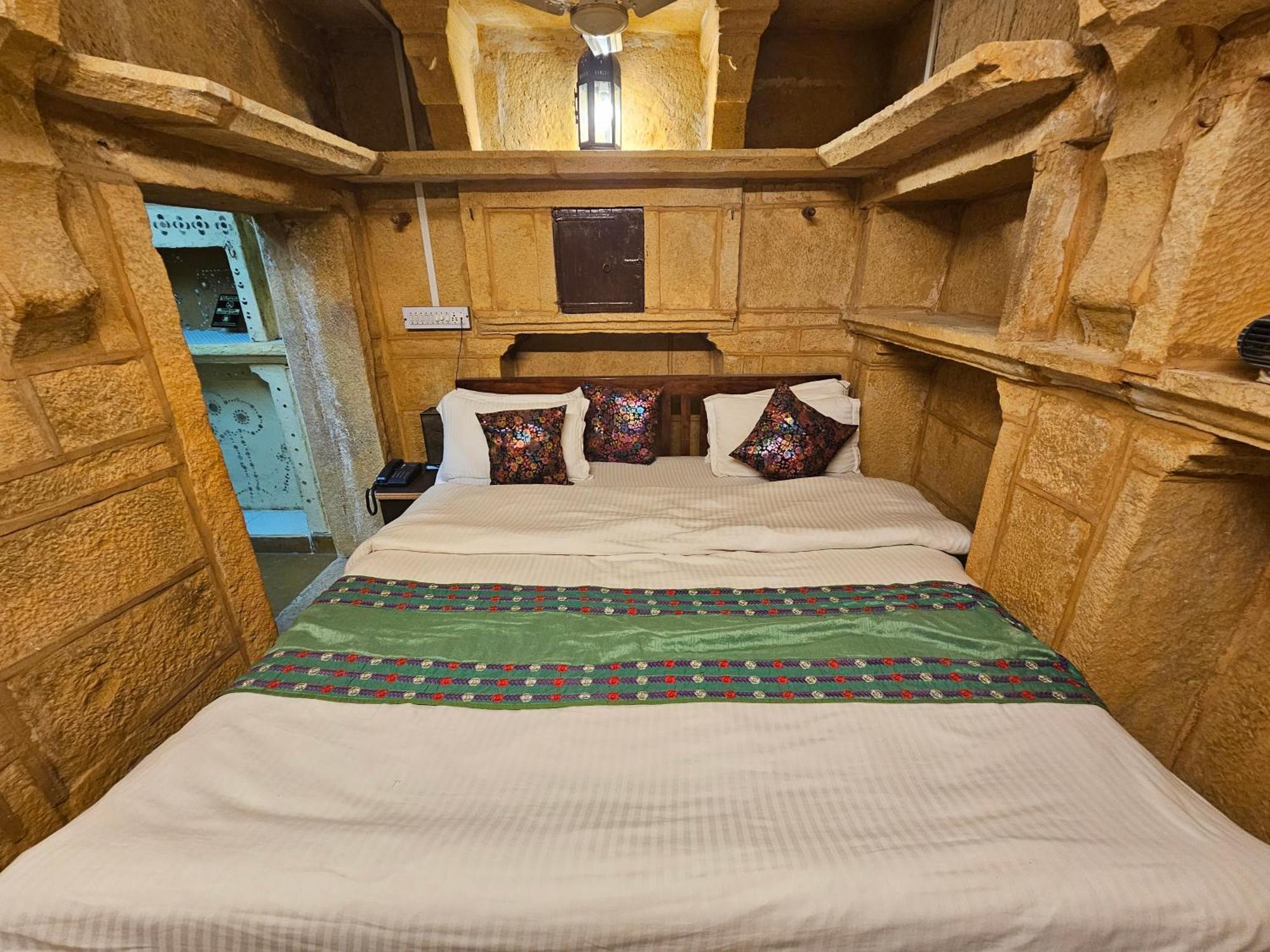 Desert Haveli Guest House Джайсалмер Номер фото