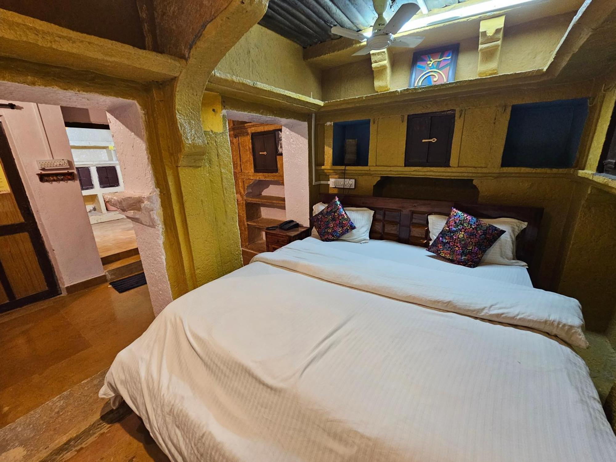 Desert Haveli Guest House Джайсалмер Номер фото